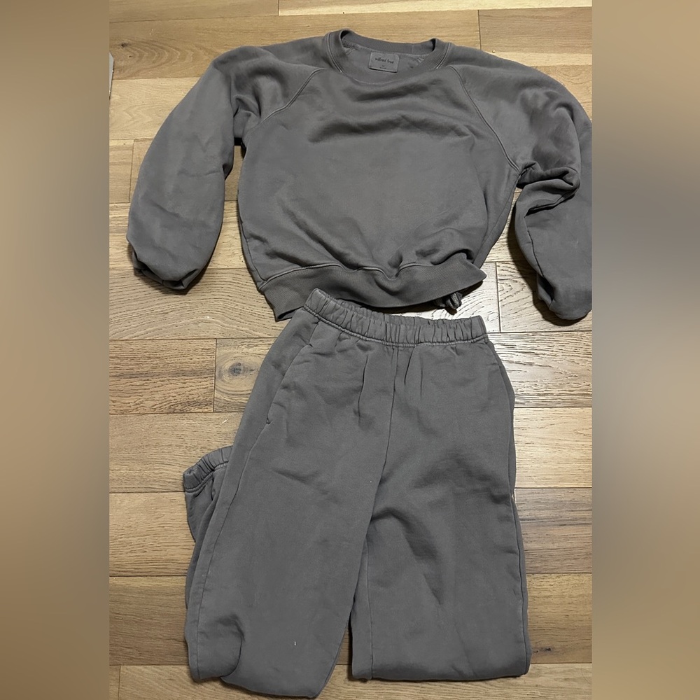 Wilfred Free brown joggers and crewneck set XXS